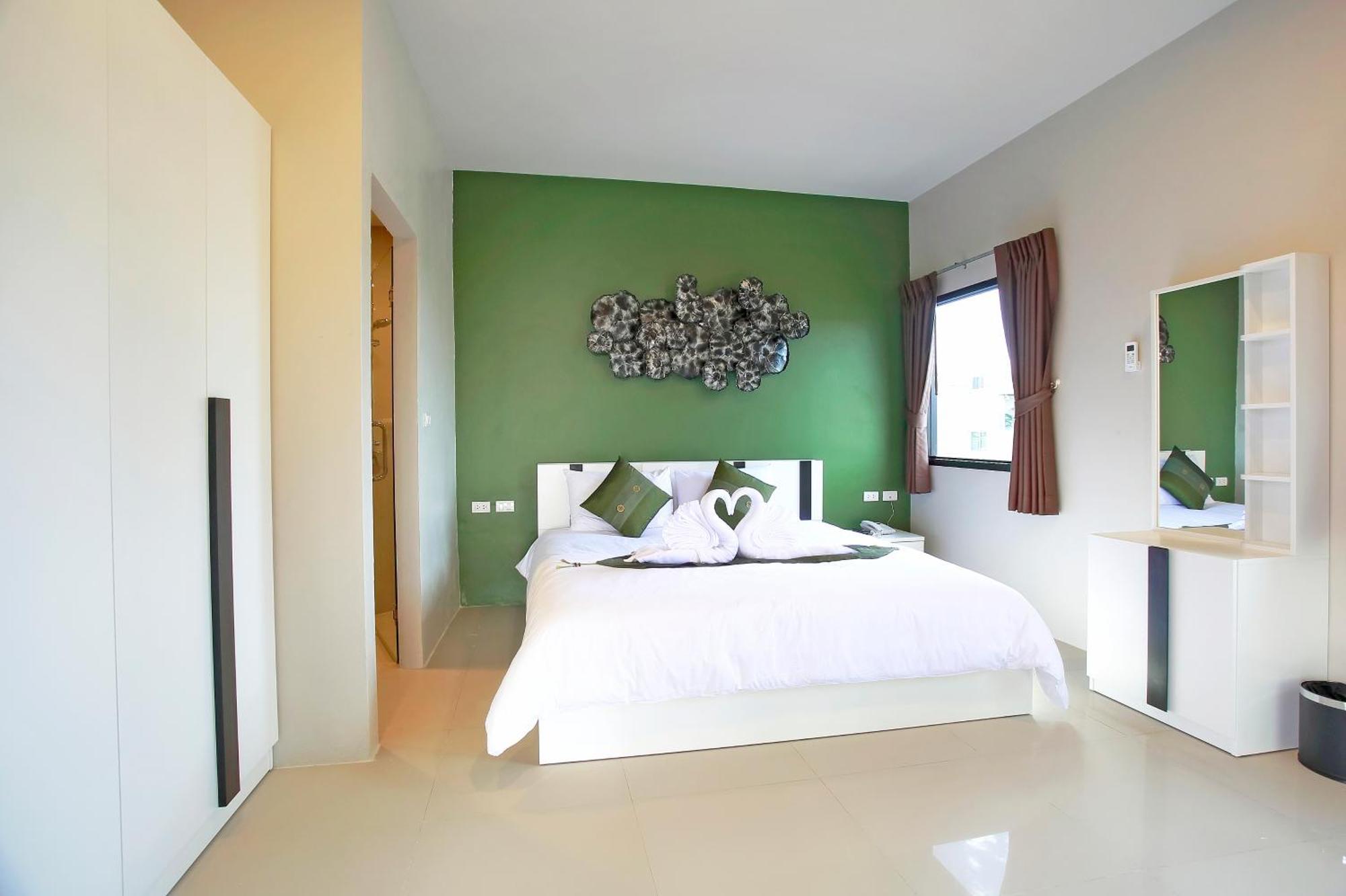 Gu Hotel Patong Phuket Rum bild
