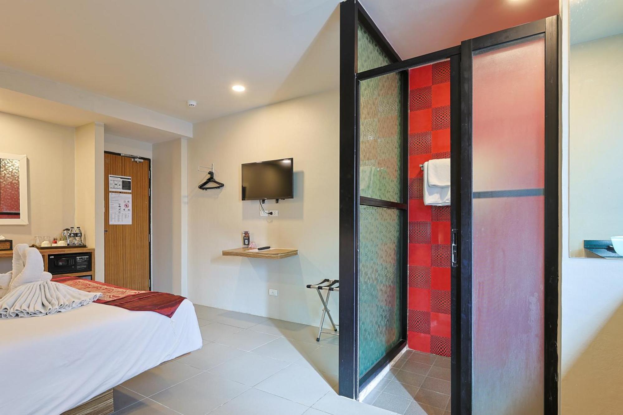 Gu Hotel Patong Phuket Rum bild
