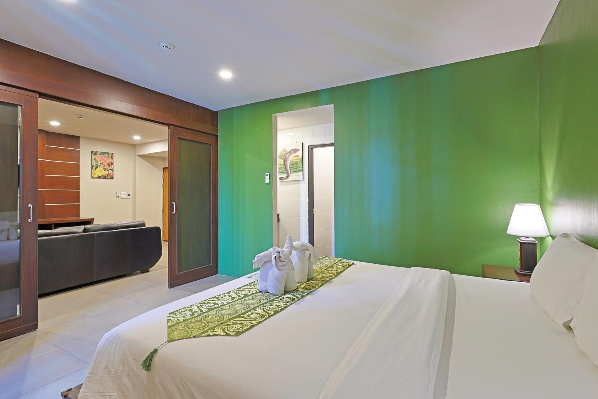 Gu Hotel Patong Phuket Rum bild