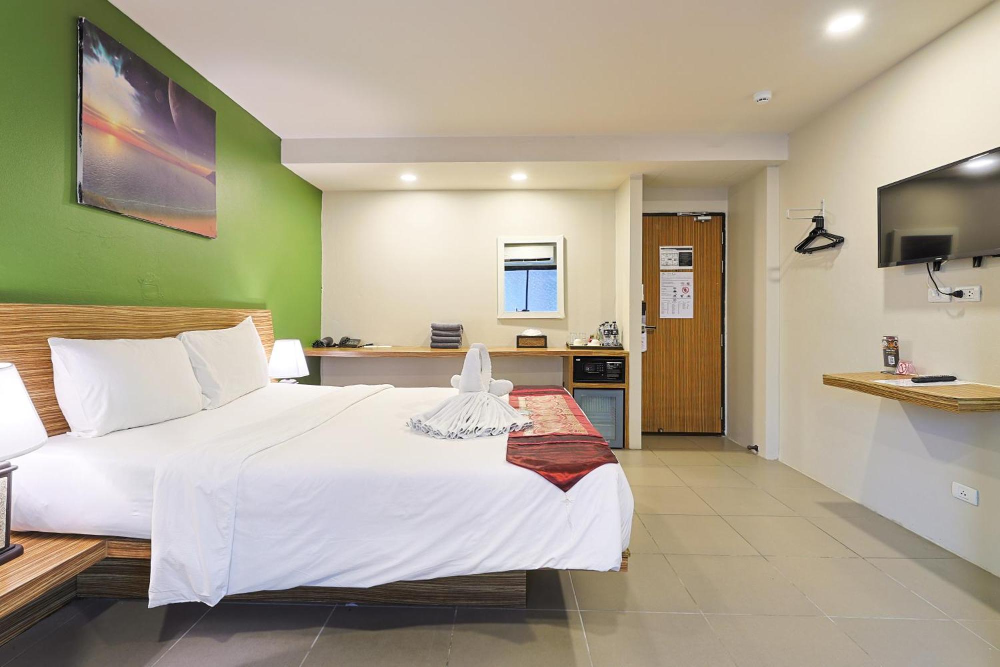 Gu Hotel Patong Phuket Rum bild