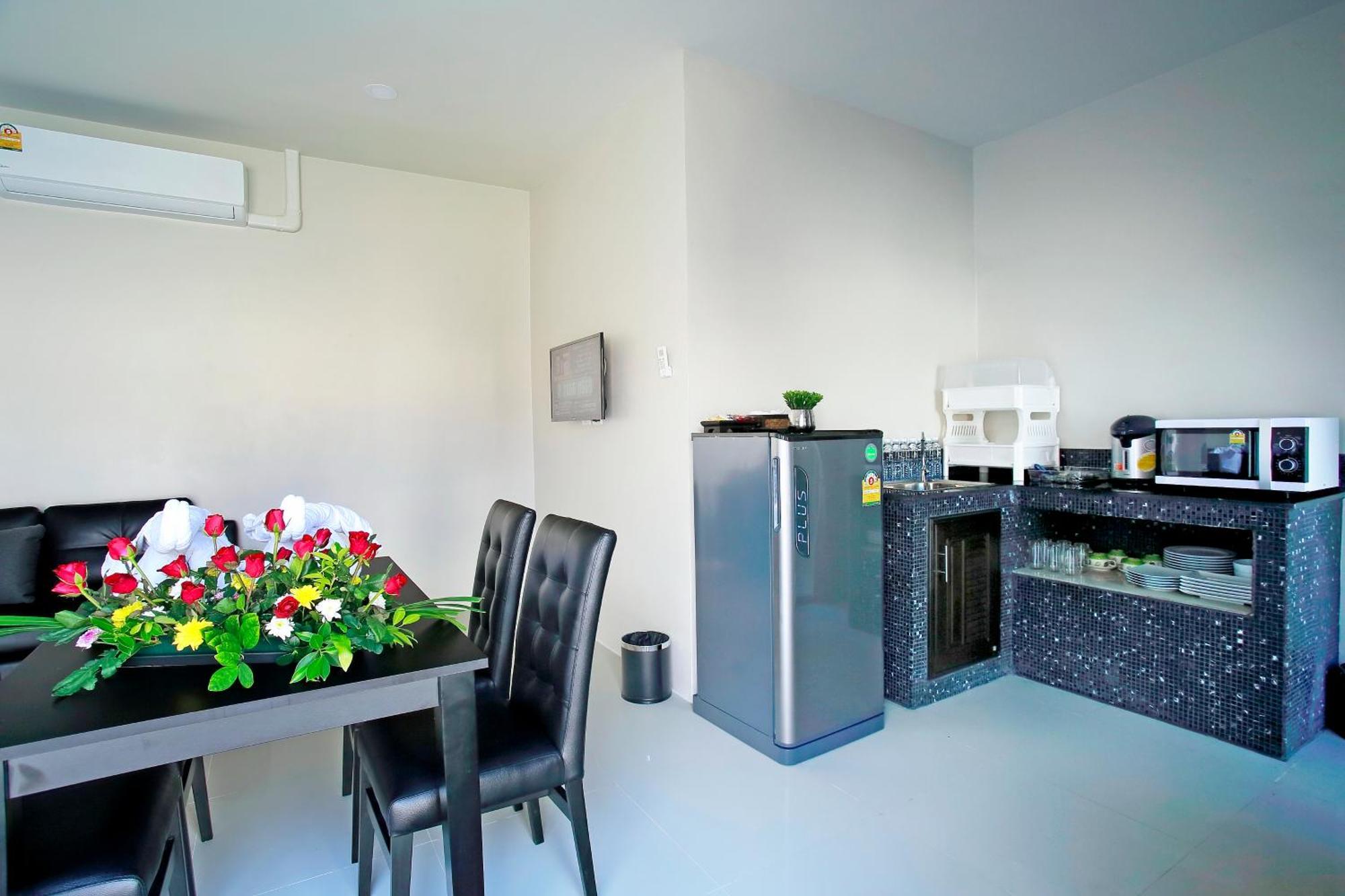 Gu Hotel Patong Phuket Rum bild
