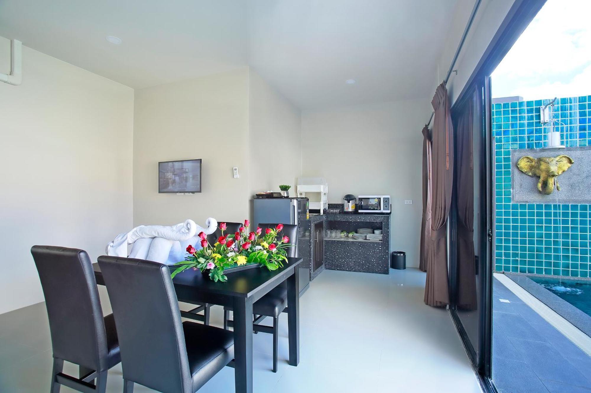Gu Hotel Patong Phuket Rum bild